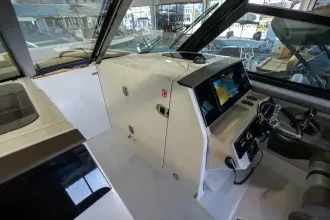 Thumbnail von Boston Whaler 330 Vantage
