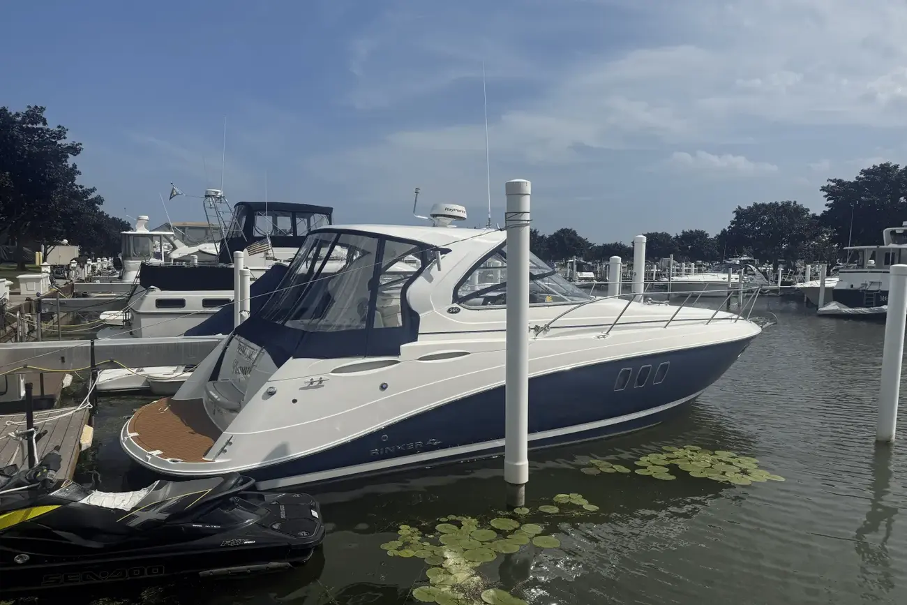 Rinker 360 Express Cruiser