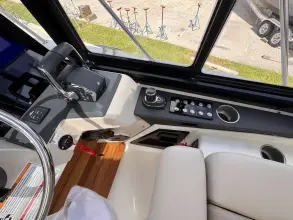 Thumbnail von Boston Whaler 365 Conquest