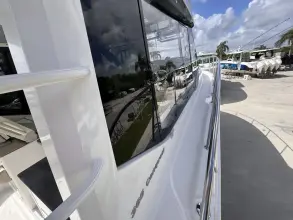 Thumbnail von Boston Whaler 365 Conquest