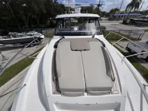 Thumbnail von Boston Whaler 365 Conquest