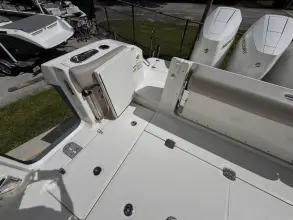 Thumbnail von Boston Whaler 365 Conquest