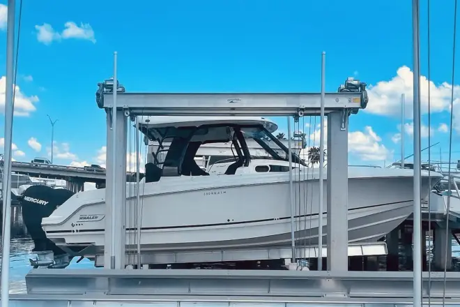 Boston Whaler 350 Realm