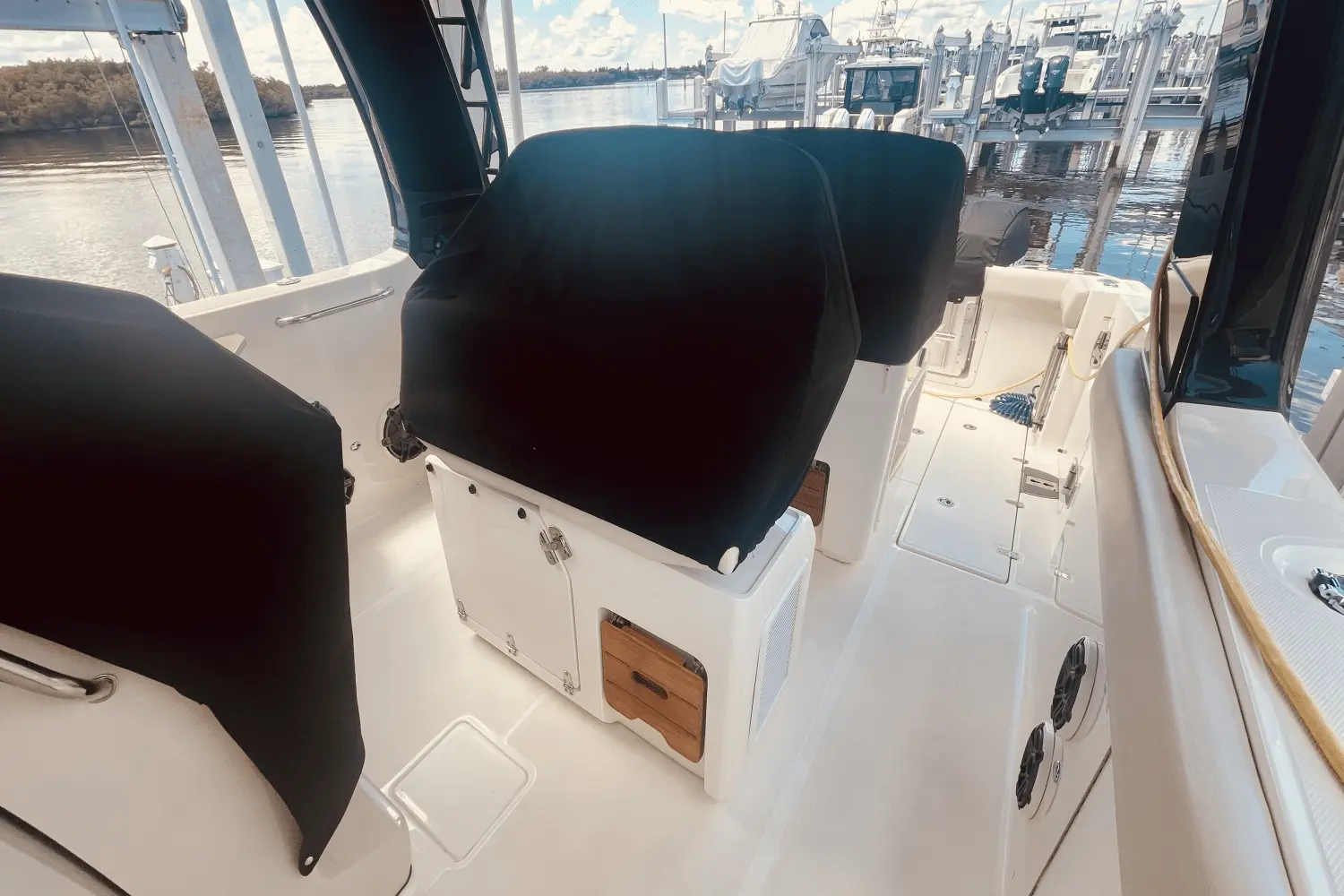 Thumbnail von Boston Whaler 350 Realm