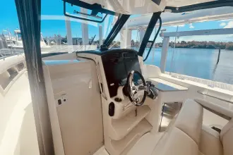 Thumbnail von Boston Whaler 350 Realm