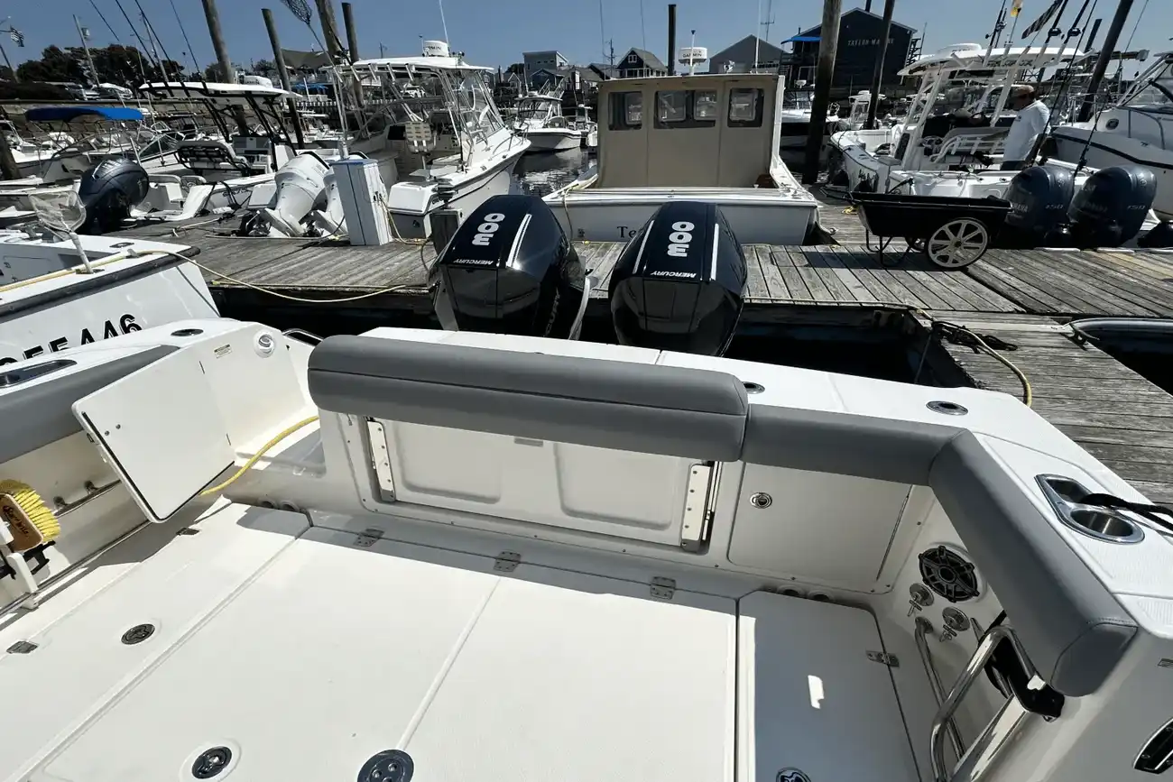 Thumbnail von Boston Whaler 330 Outrage