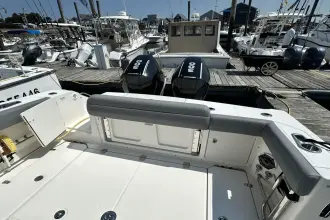 Thumbnail von Boston Whaler 330 Outrage