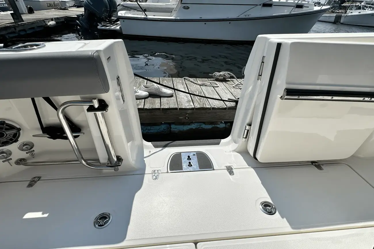 Thumbnail von Boston Whaler 330 Outrage