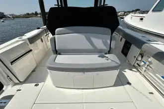 Thumbnail von Boston Whaler 330 Outrage