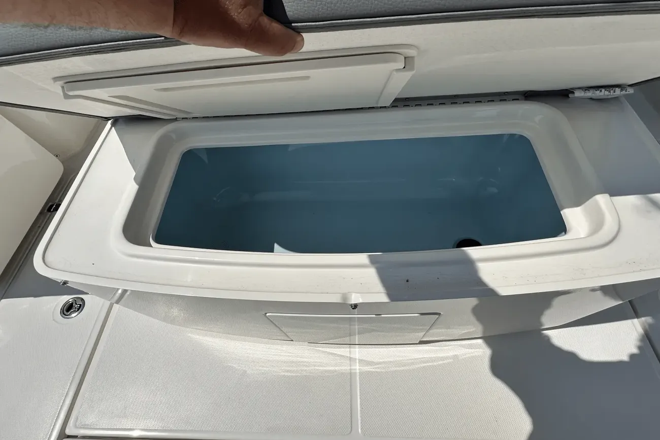 Thumbnail von Boston Whaler 330 Outrage