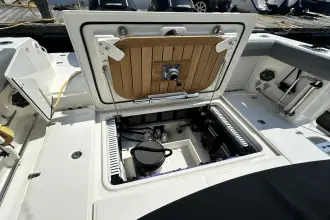 Thumbnail von Boston Whaler 330 Outrage