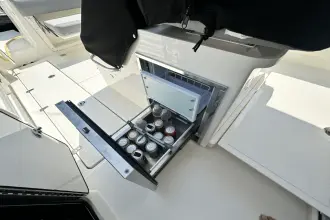 Thumbnail von Boston Whaler 330 Outrage