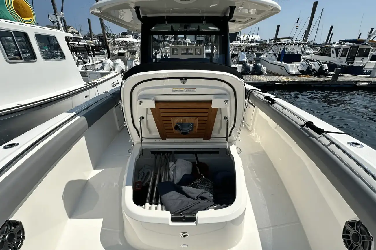 Thumbnail von Boston Whaler 330 Outrage
