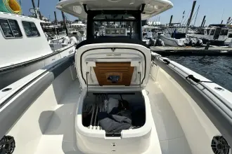 Thumbnail von Boston Whaler 330 Outrage