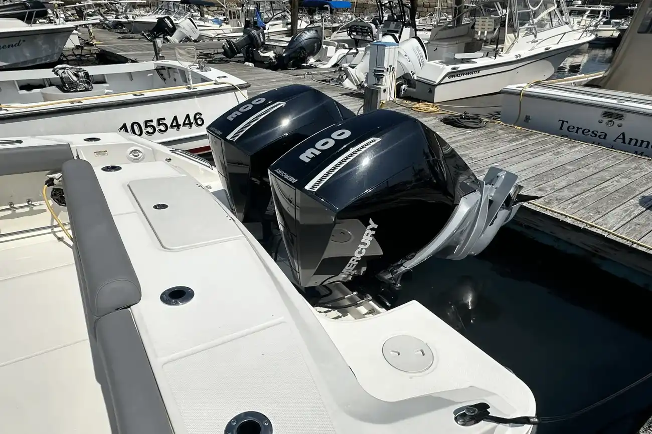 Thumbnail von Boston Whaler 330 Outrage