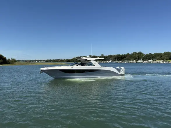 Sea Ray SLX 400 Outboard