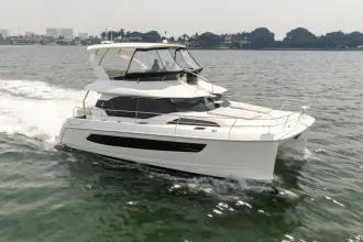 Thumbnail von Aquila 44 Yacht