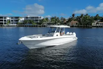 Thumbnail von Boston Whaler 360 Outrage
