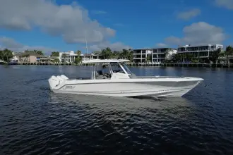 Thumbnail von Boston Whaler 360 Outrage