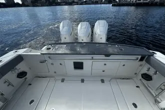 Thumbnail von Boston Whaler 360 Outrage