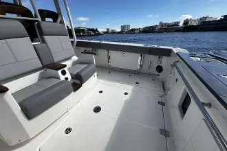 Thumbnail von Boston Whaler 360 Outrage