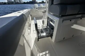 Thumbnail von Boston Whaler 360 Outrage