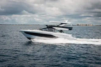 Thumbnail von Cruisers Yachts 57 FLY