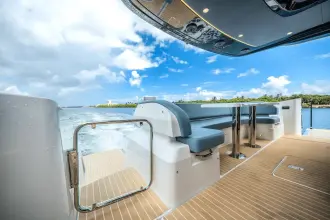Thumbnail von Cruisers Yachts 57 FLY
