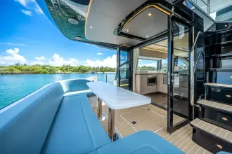 Thumbnail von Cruisers Yachts 57 FLY