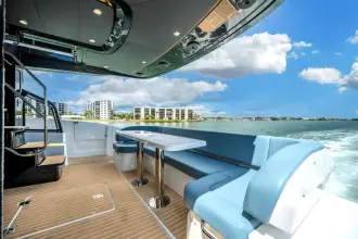 Thumbnail von Cruisers Yachts 57 FLY