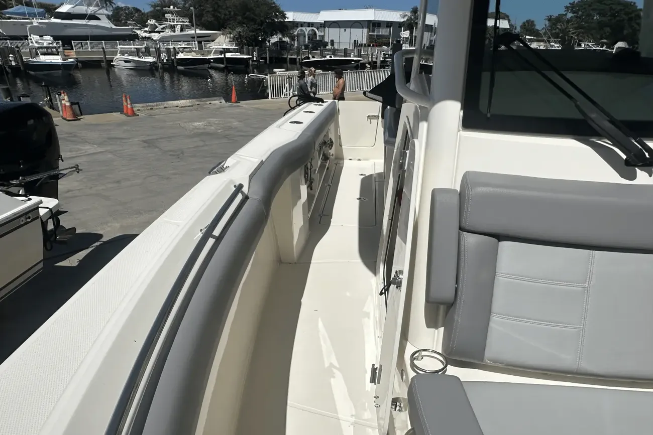 Thumbnail von Boston Whaler 280 Outrage