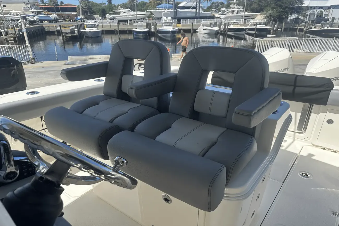 Thumbnail von Boston Whaler 280 Outrage