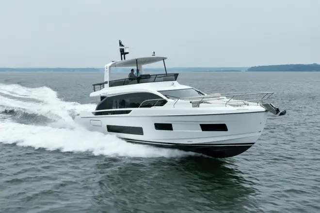 Azimut 62