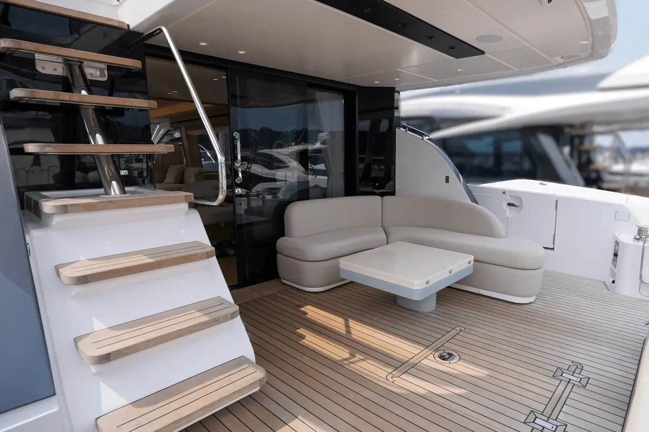 Thumbnail von Azimut 62