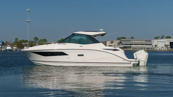 Sea Ray 320 Sundancer fuera de borda