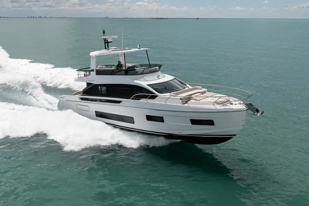 Azimut 62
