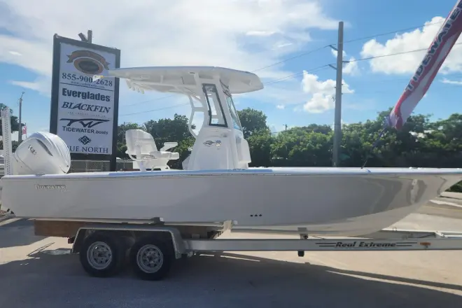 Tidewater Boats 2500 Carolina Bay