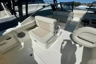 Thumbnail von Boston Whaler 240 Vantage