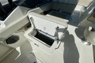 Thumbnail von Boston Whaler 240 Vantage