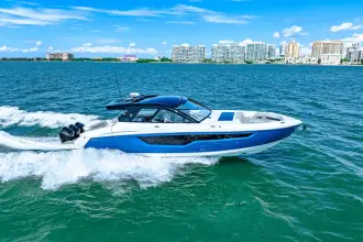 Thumbnail von Cruisers Yachts 50 GLS OB