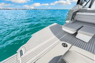Thumbnail von Cruisers Yachts 50 GLS OB