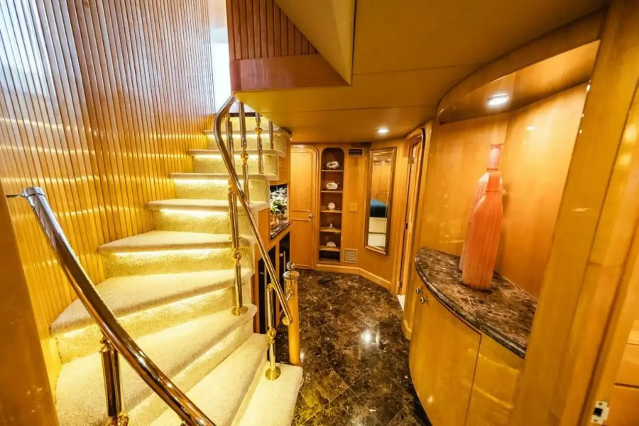 Thumbnail von Hatteras 130 Flybridge Motor Yacht LONE STAR