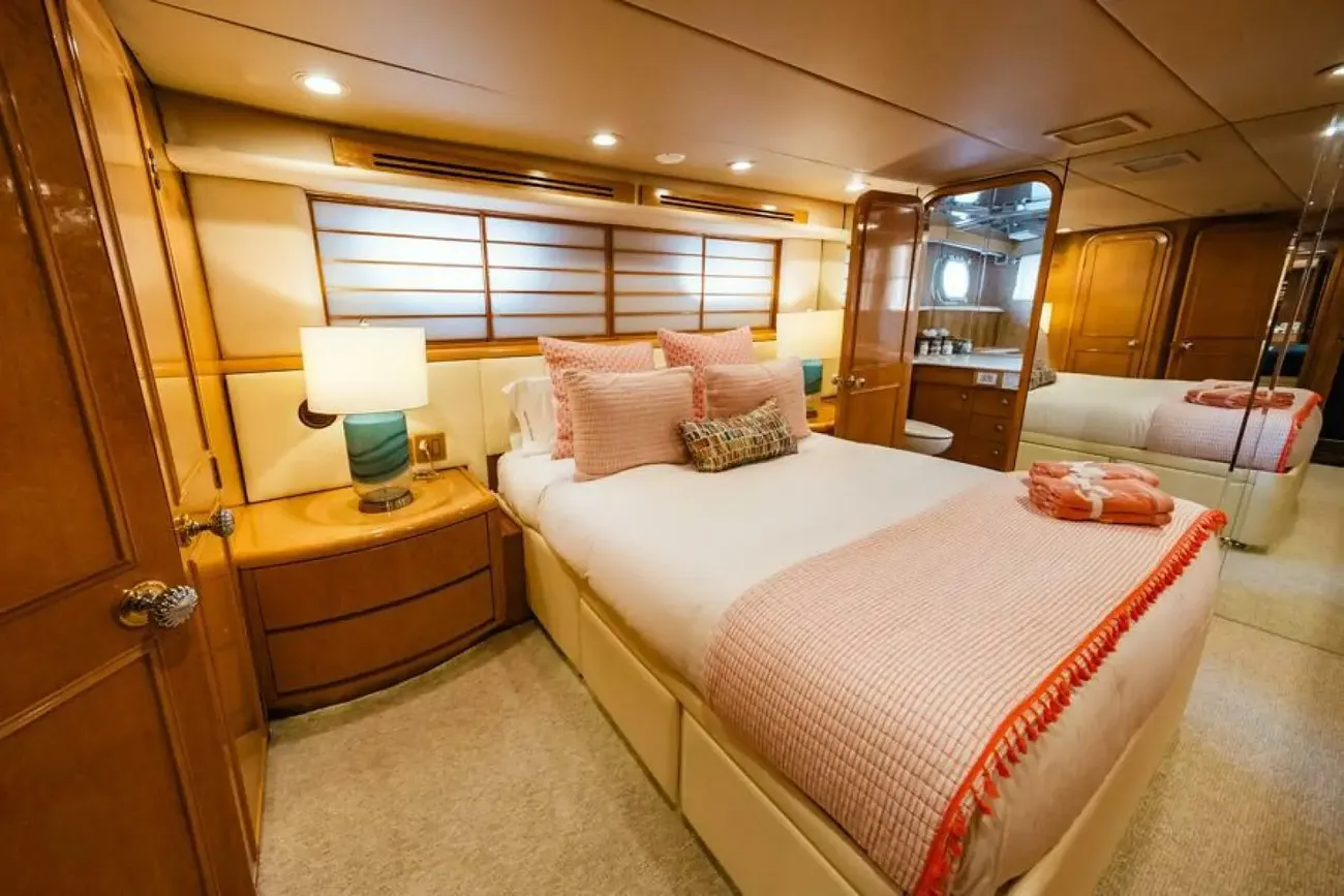 Thumbnail von Hatteras 130 Flybridge Motor Yacht LONE STAR