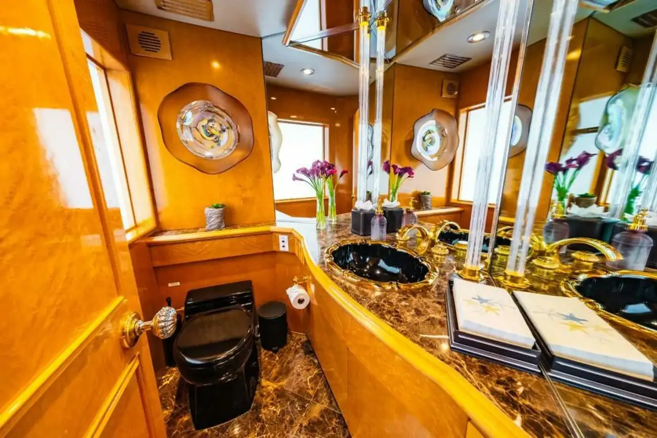 Thumbnail von Hatteras 130 Flybridge Motor Yacht LONE STAR