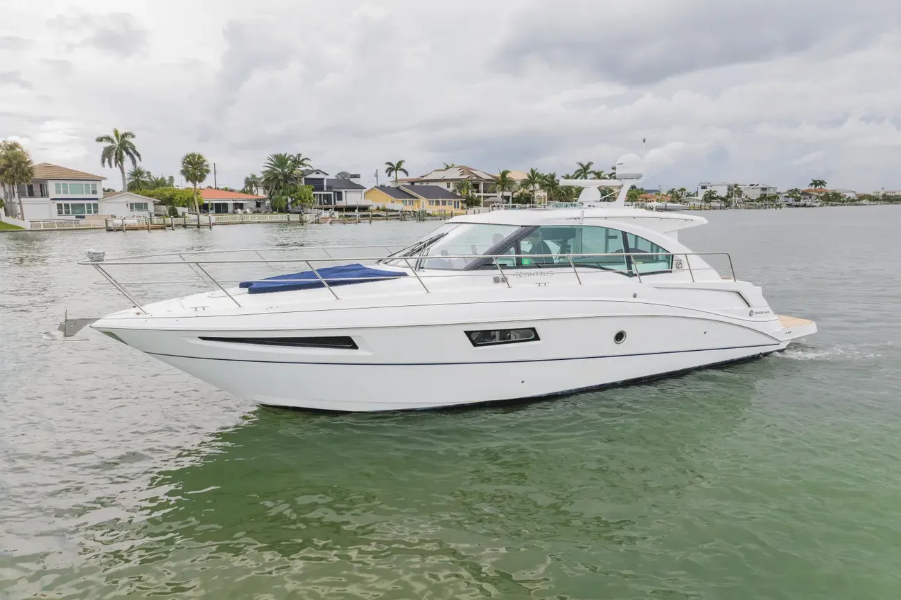 Thumbnail von Cruisers Yachts 42 Cantius