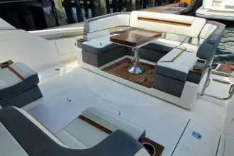 Thumbnail von Tiara Yachts 38 LS Pogue Life