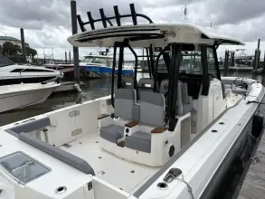 Thumbnail von Boston Whaler 360 Outrage