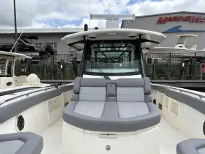 Thumbnail von Boston Whaler 360 Outrage