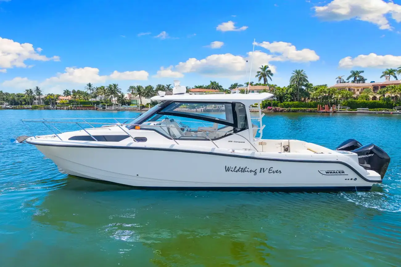 Boston Whaler 325 Conquest