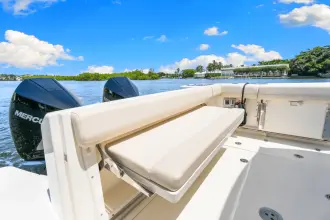 Thumbnail von Boston Whaler 325 Conquest